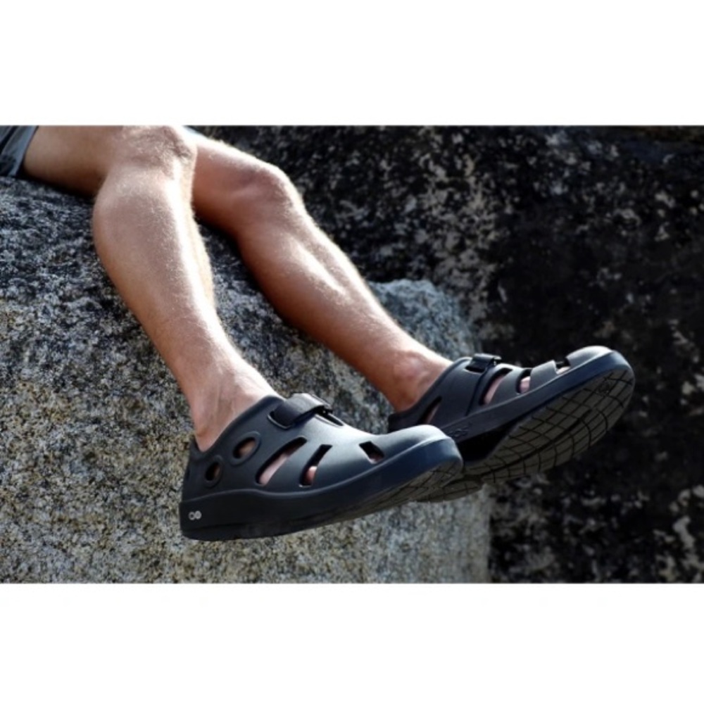 OOFOS Men's Black Athletic Sandals
